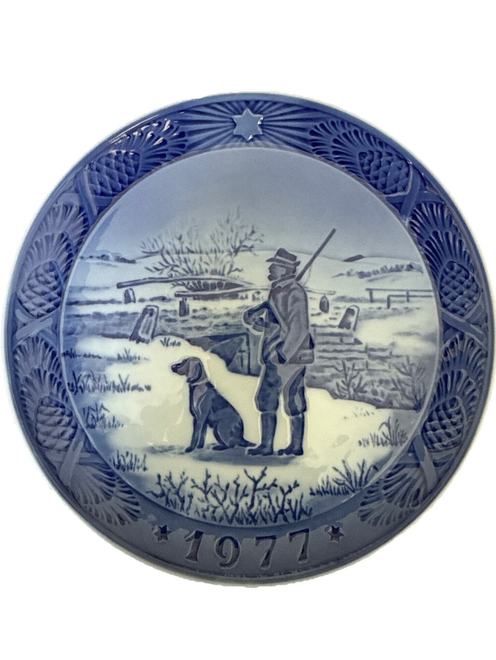 ROYAL COPENHAGEN COLLECTOR PORCELAIN CHRISTMAS PLATE 1977. "IMMERVAD BRIDGE"